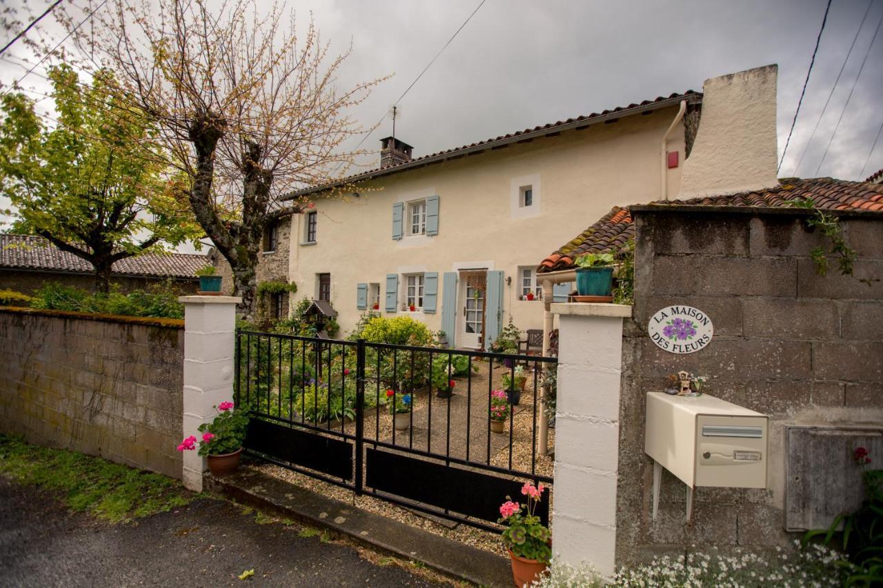 La Maison Des Fleurs Montembœuf Exterior foto
