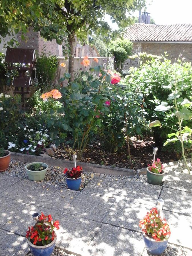 La Maison Des Fleurs Montembœuf Exterior foto